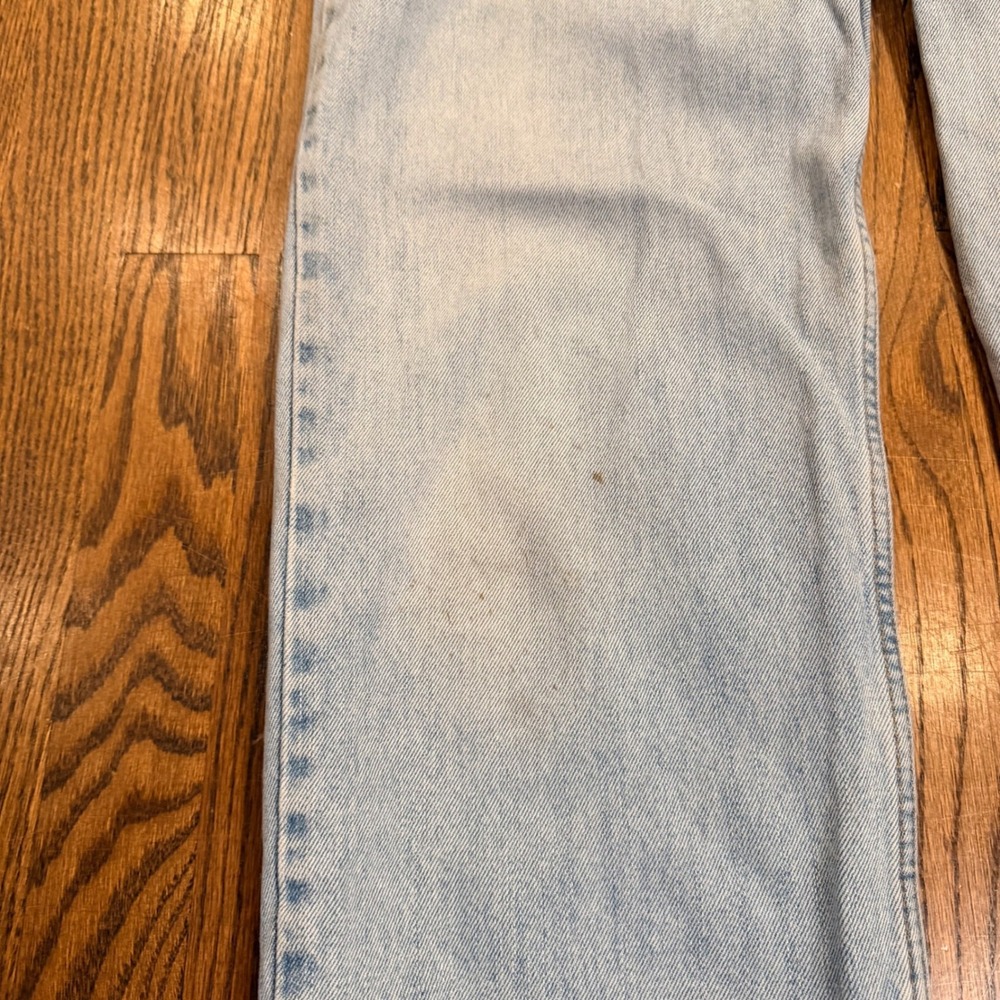 Vintage Levi's 550 Relaxed Fit Tapered Leg Jeans 33x34 Light Wash Blue‎ Denim - Picture 11 of 13